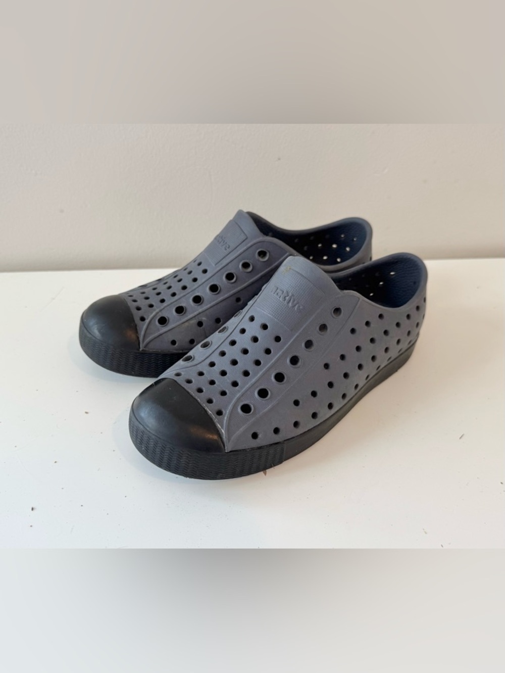 Native Jefferson Sz C12 Boys Slip-On Water Shoes Gray Black